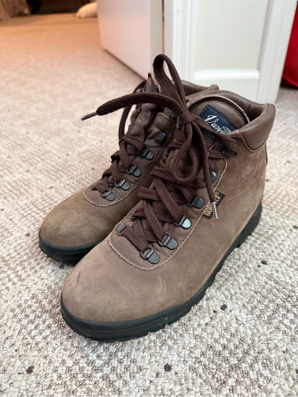 Vasque Women’s Leather Hiking Boots with Dark Brown Laces